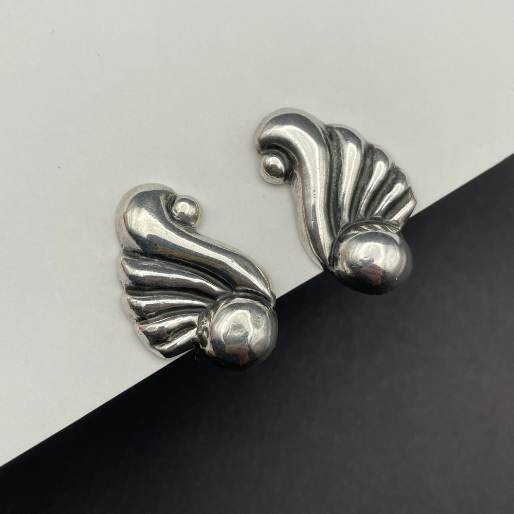 Vintage Sterling Silver Mexico Scalloped Modernist Screw‎ Back Earrings